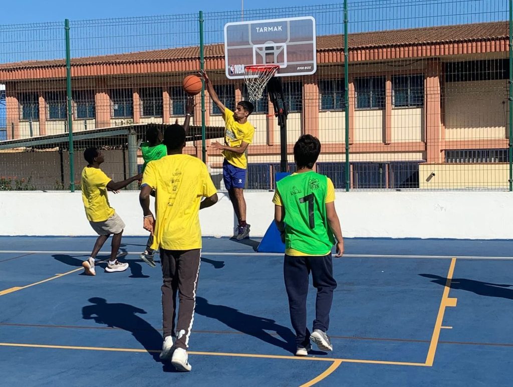 Ir a la publicación ‘Baloncesto entre adolescentes’ llega al CEIP Camino de la Villa