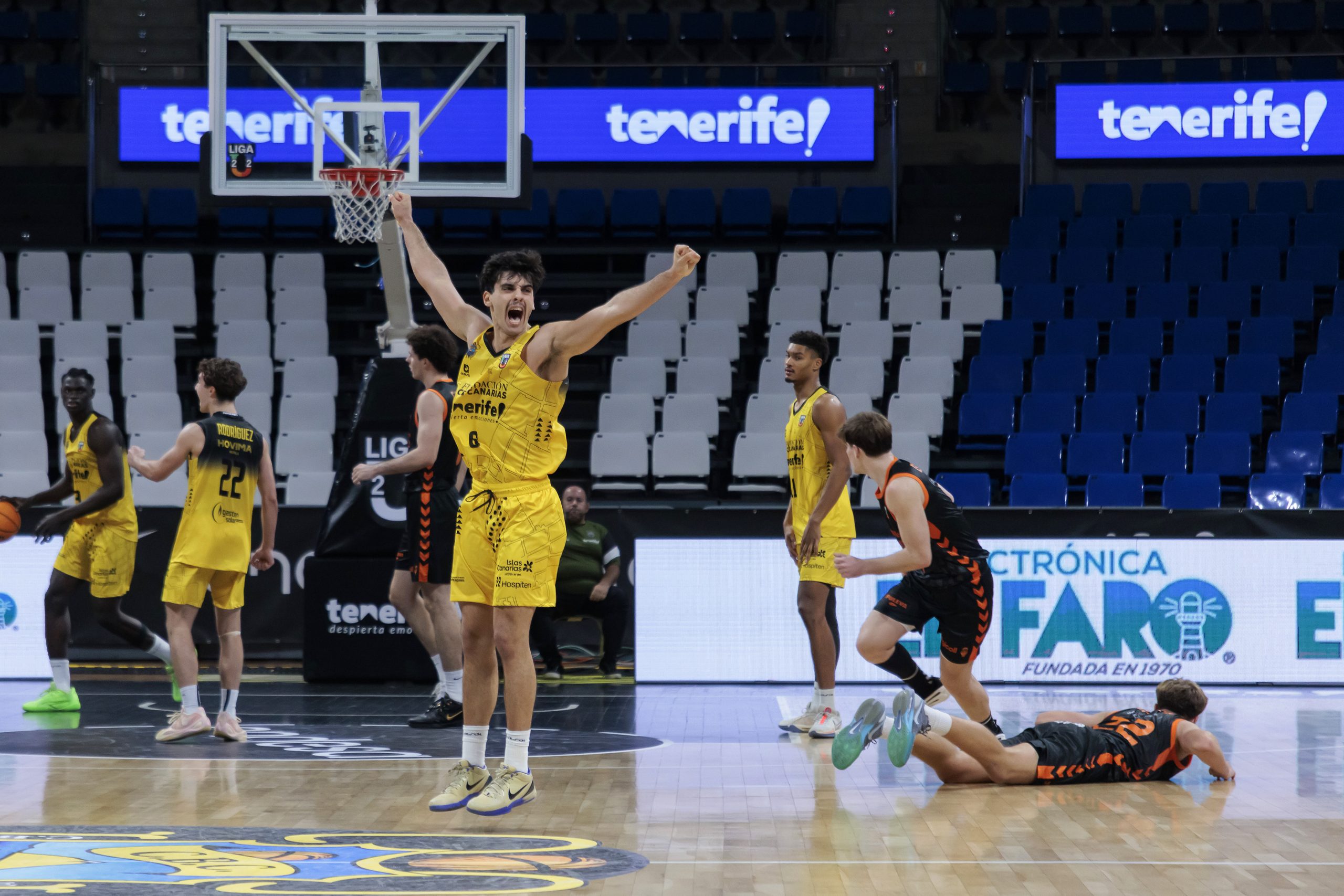 El Fundación CB Canarias vuelve a la senda del triunfo con una gran remontada